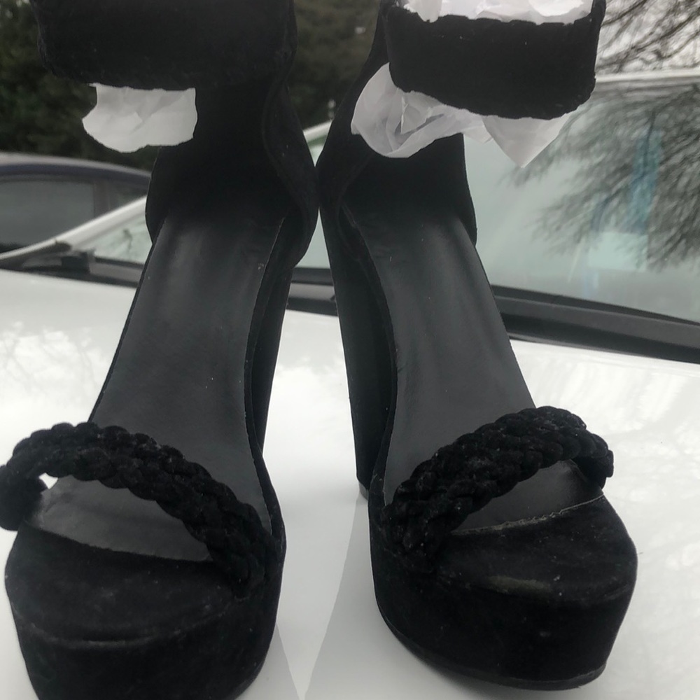 Black platforms